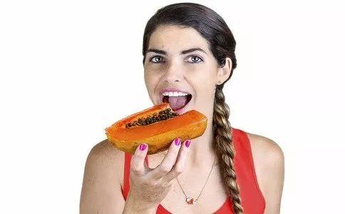 好女子吃瓜中毒